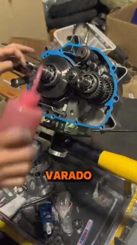 Técnico de mecánica con motor
